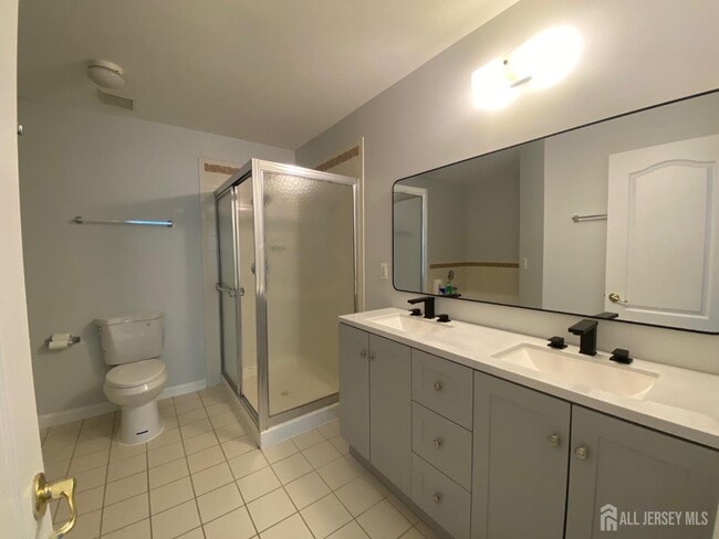 Building Photo - 120 Briarwood Dr