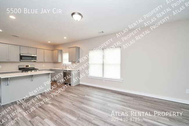 Building Photo - 5500 Blue Jay Cir