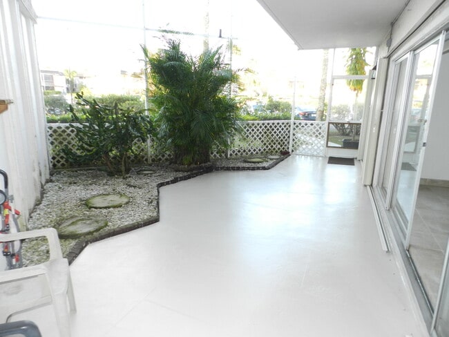 Building Photo - 3 Greenway Village N