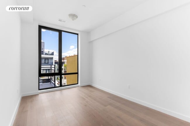 Building Photo - 407 E 117th St