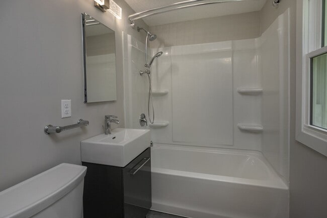 Building Photo - Renovated Beautiful Single Family House