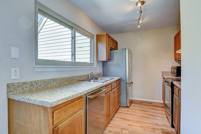 Building Photo - FOR RENT -  AEIRES ON THE BAY!