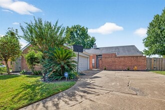 Building Photo - 6107 Howland Ct