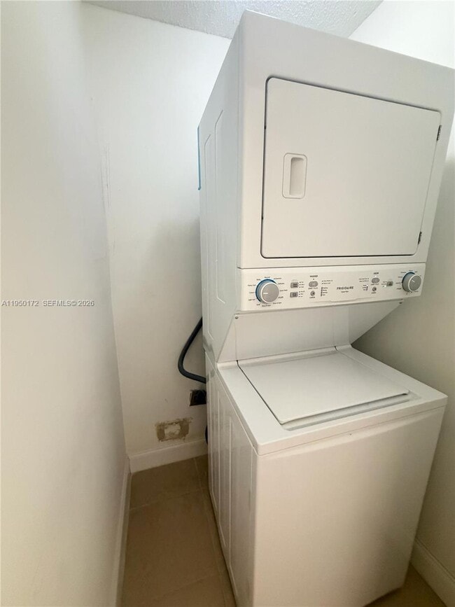 Building Photo - 9705 Fontainebleau Blvd