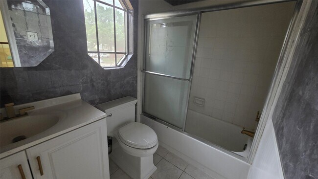 Building Photo - 15207 Pebble Lake Dr