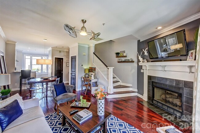 Building Photo - 343 W 7th St