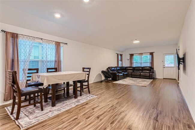 Building Photo - 1206 Chad Dr