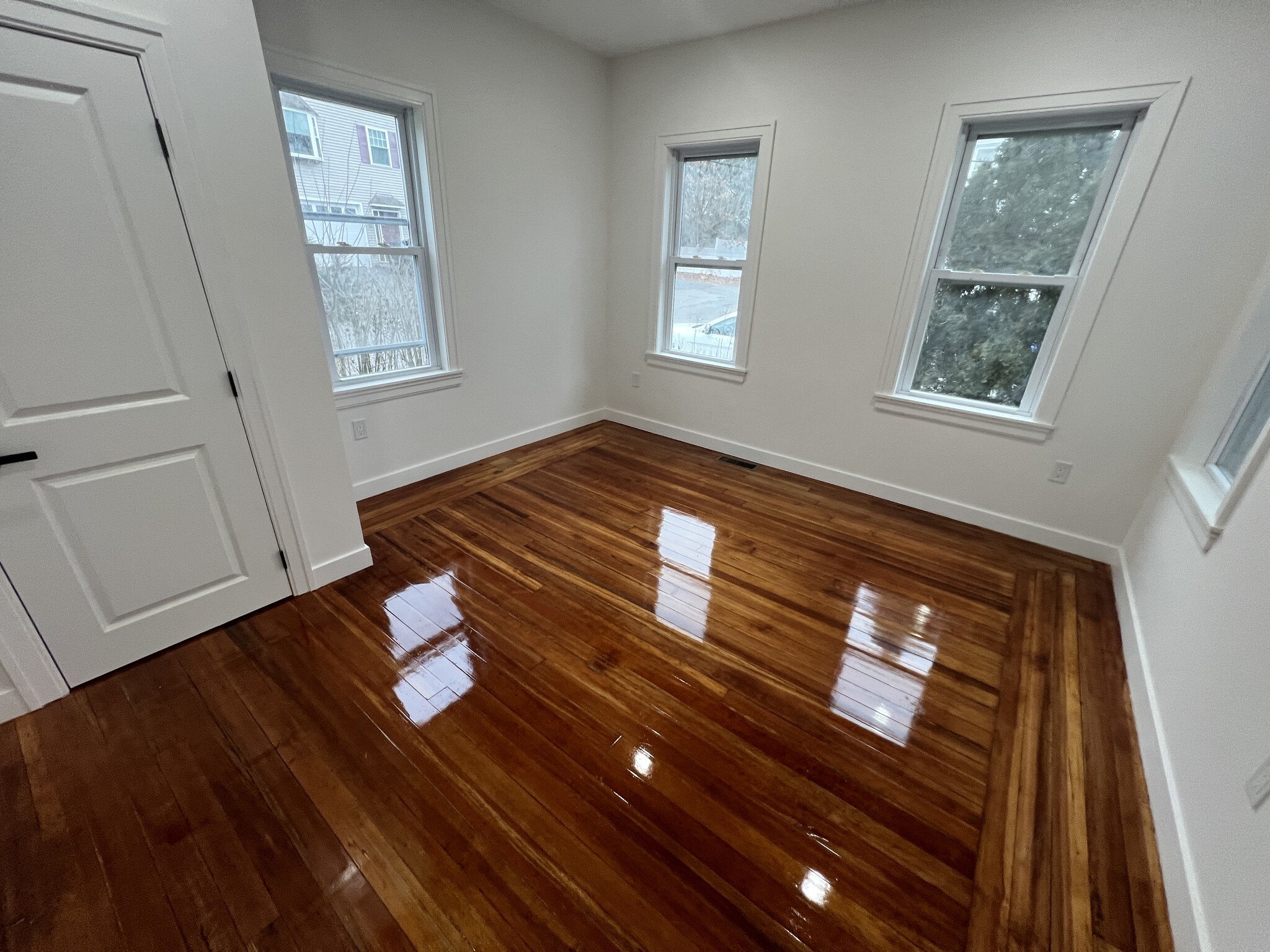 Building Photo - 82 Albertina St