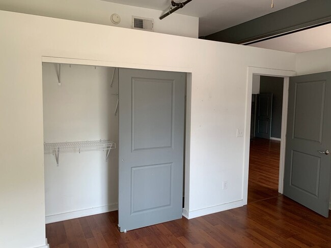 Building Photo - Spacious Apartment in Market Lofts