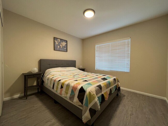 Building Photo - 8109 Greenbush Dr
