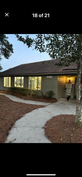 Building Photo - 217 Saint Luke Ct