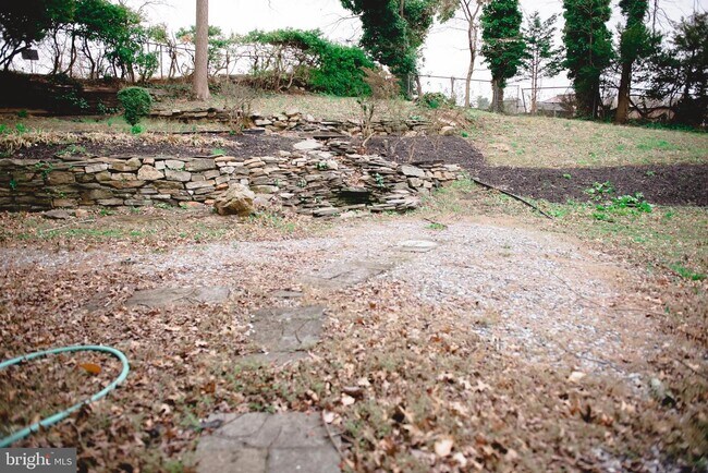 Building Photo - 521 Warren Rd