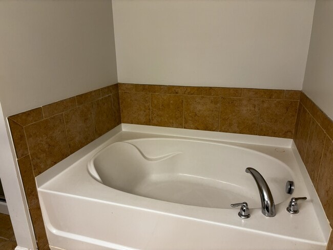 Building Photo - 5600 Moresby Ct