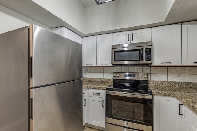 Building Photo - 8725 Victorian Village Dr