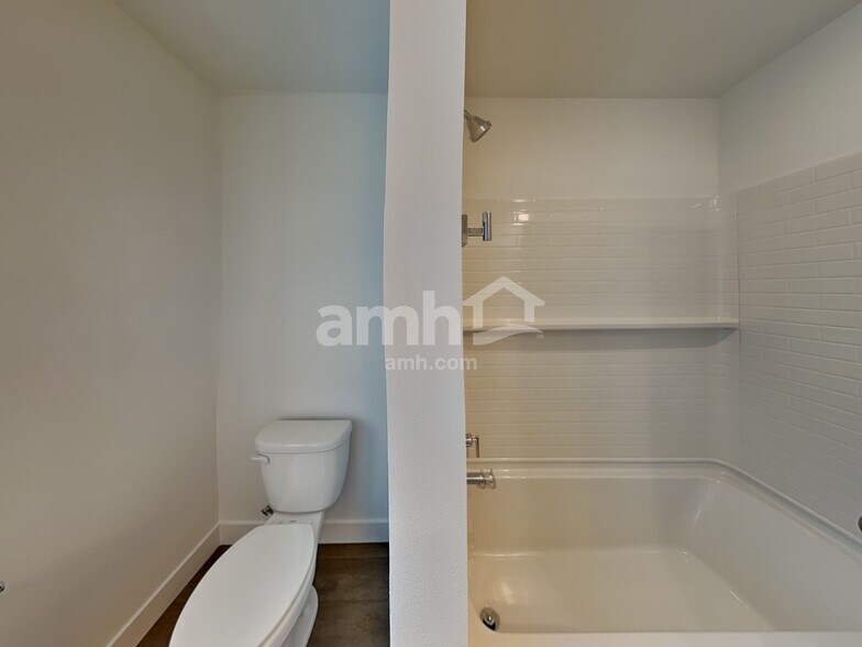 Building Photo - 4751 85th Dr NE