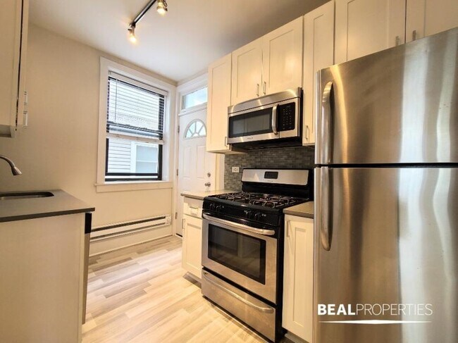 Building Photo - 2 bedroom in CHICAGO IL 60647