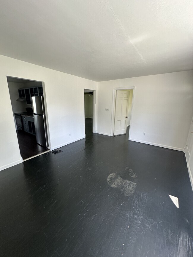 Building Photo - 222 E 29th St