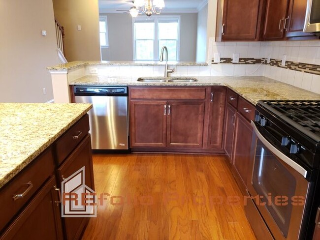 Building Photo - Lovely 3 Story 3 Bedroom 3.5 Bath 1 Car-Ga...
