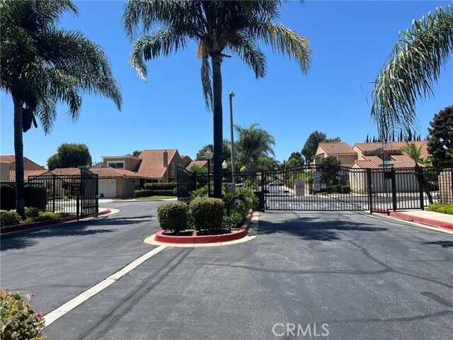 Building Photo - 525 Valley Forge Dr