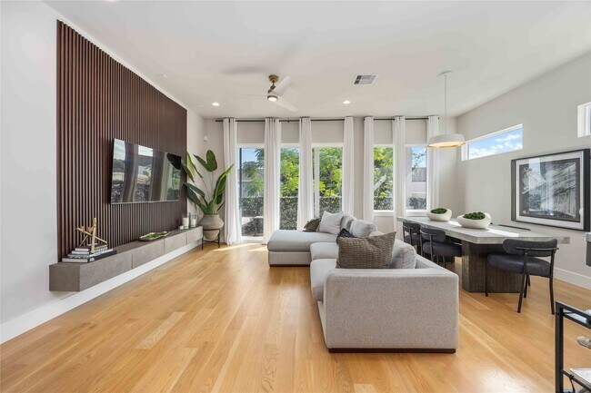 Primary Photo - 5310 Suez St