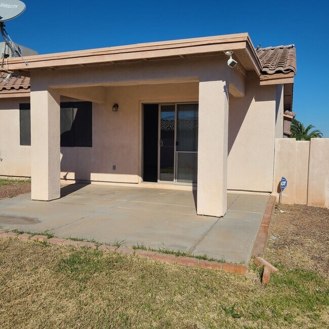 Building Photo - Desirable Corner lot with 2 car garage!