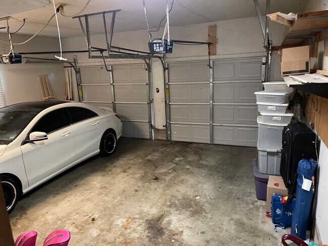 Building Photo - 3 Bedroom in South Spfd!