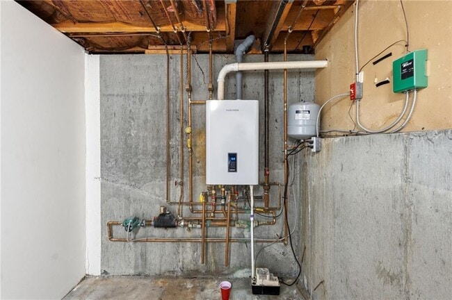 Building Photo - 10 Henry St