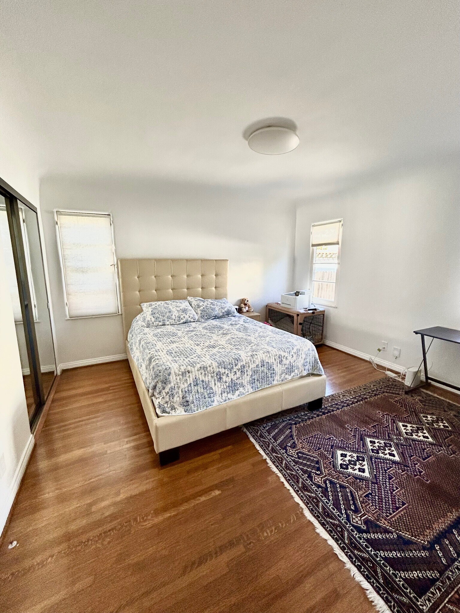 Large second bedroom - 8673 W Olympic Blvd
