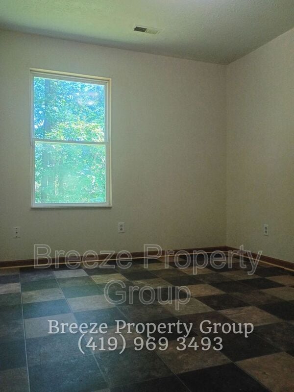 Building Photo - 546 Breaden St