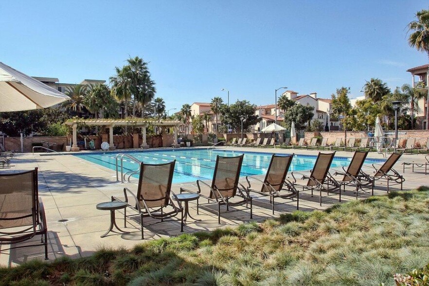 Building Photo - 12975 Agustin Pl