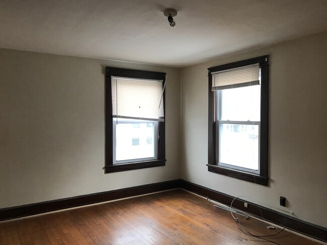 Building Photo - DREAM LOCATION !! LOOKS LIKE PRIVET ROAD !!!