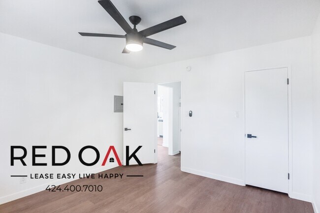 Building Photo - Modern, Spacious, Remodeled One Bedroom wi...