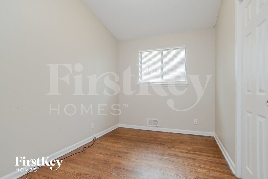 Building Photo - 5106 S Grand Ave