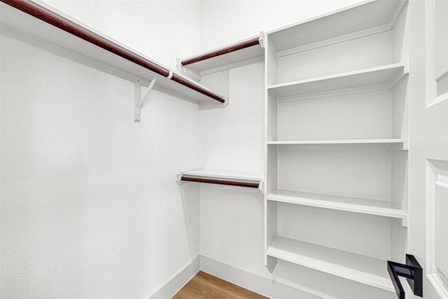 Building Photo - 327 Tite St