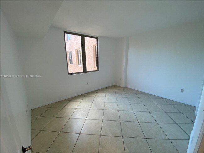 Building Photo - 2630 SW 28th St