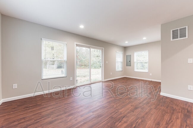Building Photo - 7461 Elwood Dr