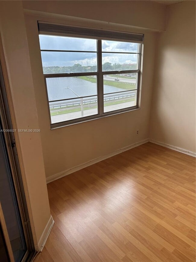 Building Photo - 1000 SW 128th Terrace