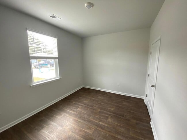 Building Photo - 1088 Refuge Wy