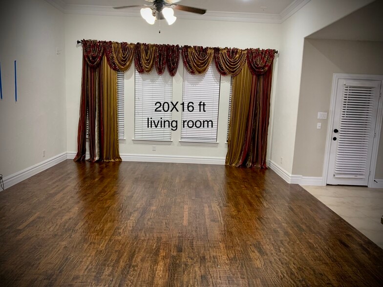 Building Photo - 1305 Miami Dr