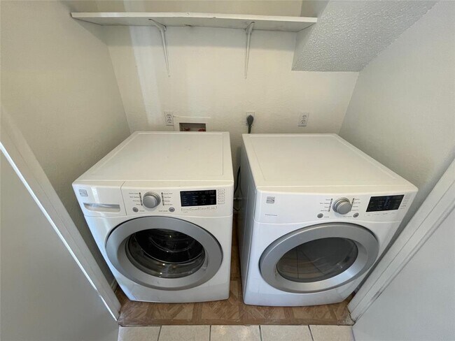 Building Photo - 3909 Danli Ln