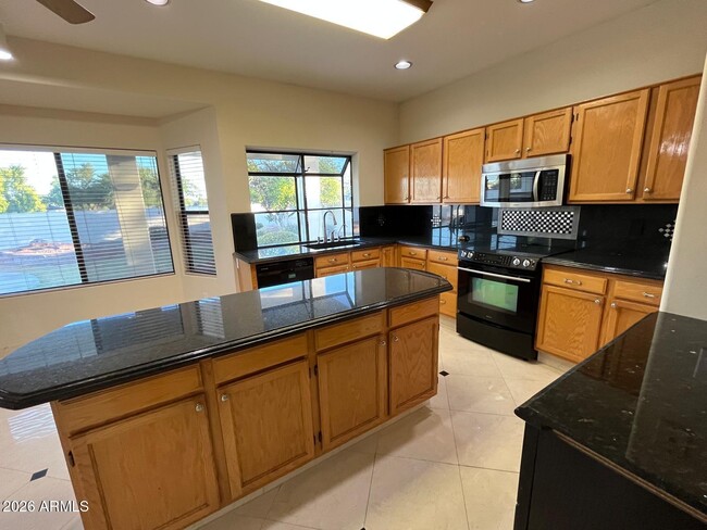 Building Photo - 5545 W Wethersfield Dr