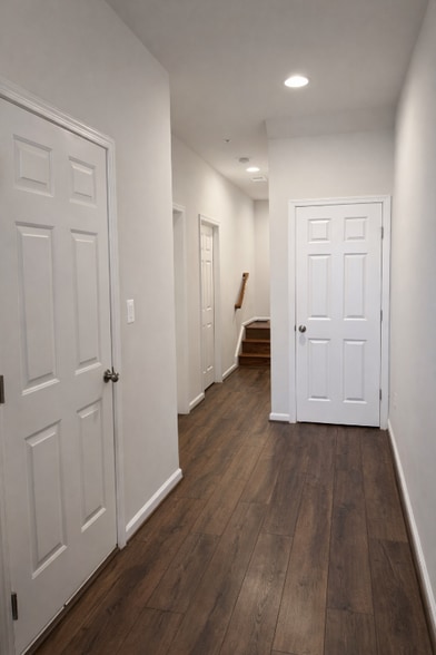 Building Photo - 16108 Coolidge Ave