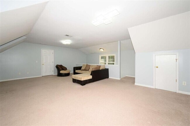 Building Photo - 151 Lakeside Dr NW