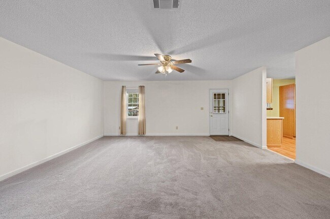 Building Photo - 122 Beach Dr