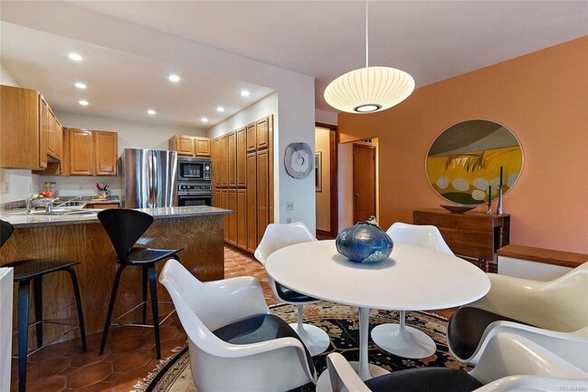 Building Photo - Executive 2BR/3BA Condo with Mountain View...
