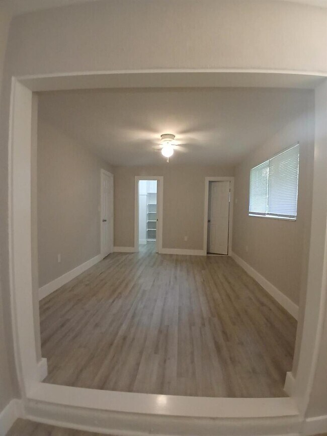 Building Photo - 1320 NE 146th St