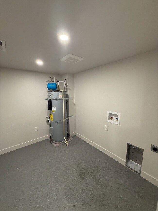 Building Photo - Immaculate FULL-REMODEL: 3 Bed 2 Bath Spokane Home w/ Brand New Everything!!