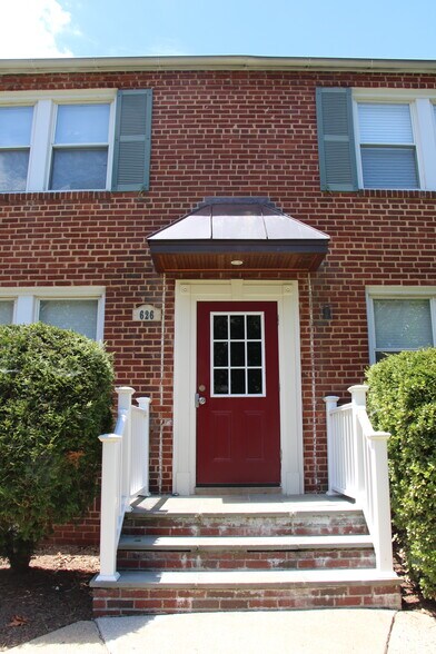 Building Photo - 626 N Monroe St