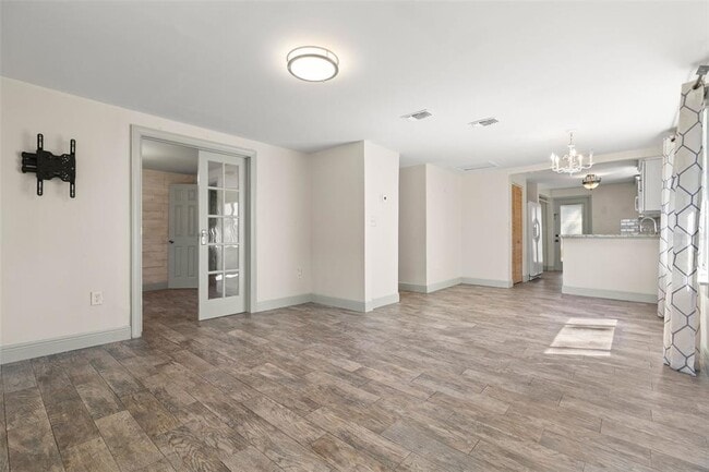 Building Photo - 8507 Claonia St