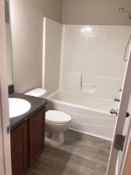 Building Photo - 9261 N Peachtree Way